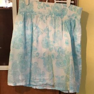 White/blue skirt with cinched waist